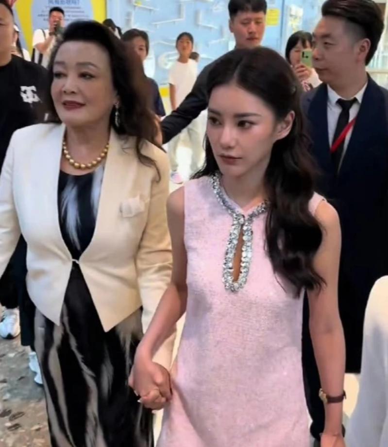 张兰回北京第4天,马筱梅回应6大争议,给汪小菲上了生动一课