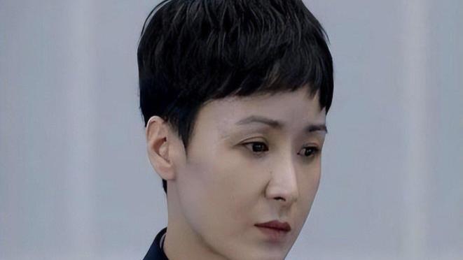 45岁演员黄曼似25岁，低调携女亮相如翻版