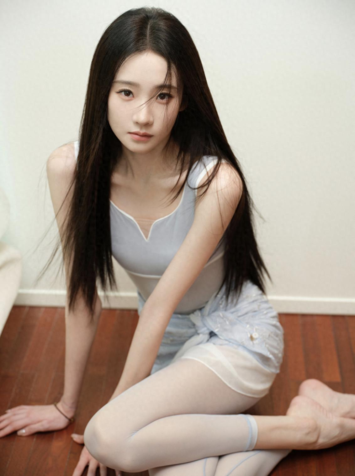 张艺凡，清冷气质女神，好仙好美啊