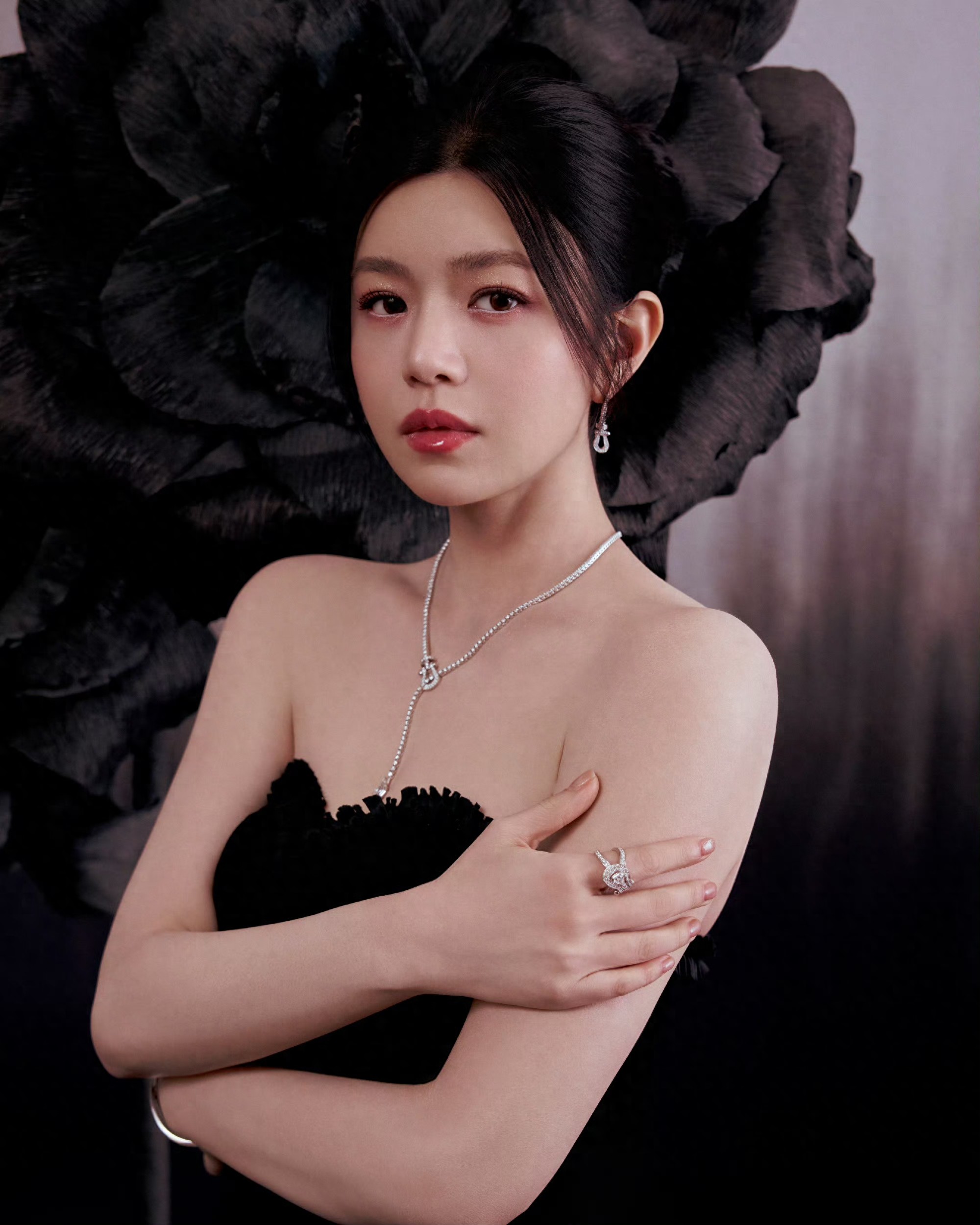 陈妍希换个造型换种浪漫，镜头下的心动瞬间，笑容甜到心巴上！