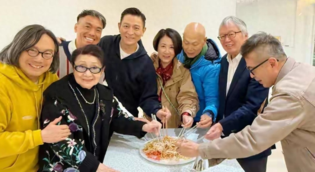 刘德华邀请明星聚餐，6亿豪宅内景曝光罗家英赞刘向蕙大方有格局