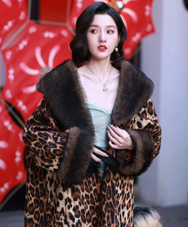 宋祖儿最新生图被疯传，锁骨如刀刻一般，看清全身照，网友炸锅了