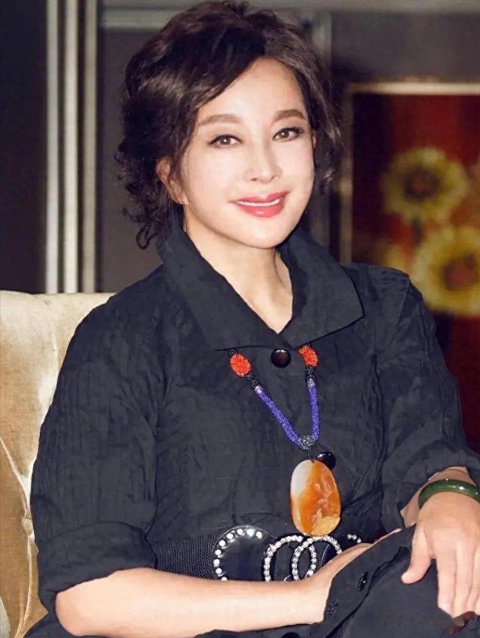 不再遮掩！和刘晓庆拍吻戏男主正面回应，让观众知道了他的想法