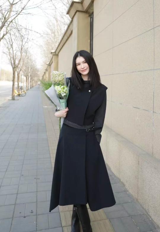 陈伟霆实力宠妻！何穗自曝产后掉眉毛睫毛，老公做5菜1汤还送花！