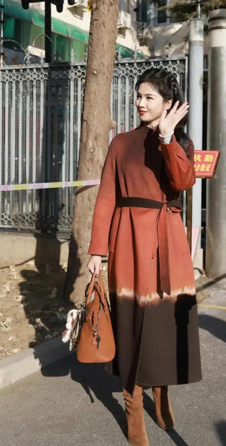 刘涛今日春晚彩排上班路透美照，太萌太可爱的妈咪