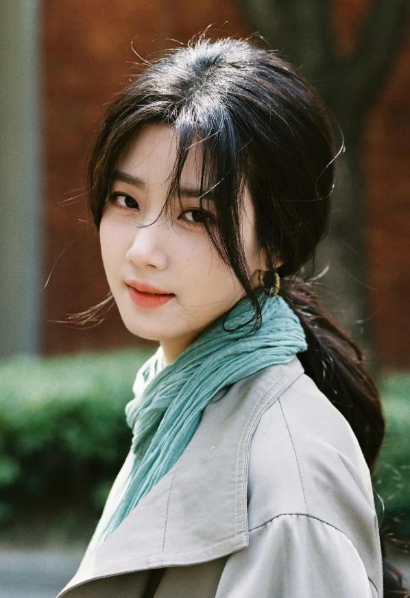 “江浙沪独生女”卢昱晓:95花的她到底是丑的普通,还是清纯耀眼