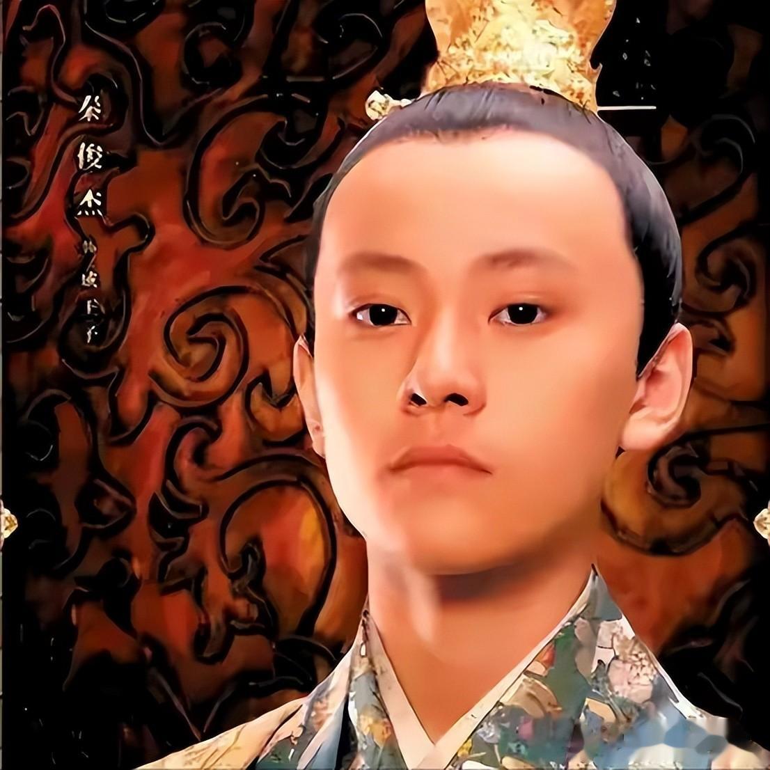 她带弟弟进入娱乐圈，没想到如今自己无人问津，弟弟却红透半边天