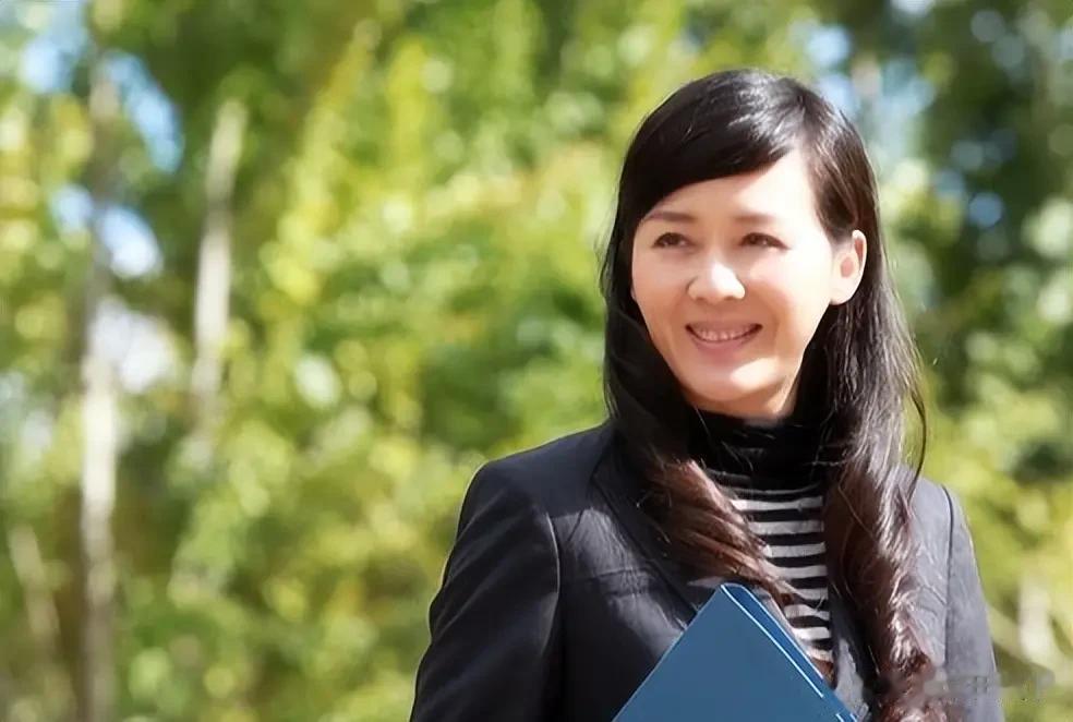 被一巴掌打醒的人生,她两次婚姻止损,活成真正的清醒大女主引言