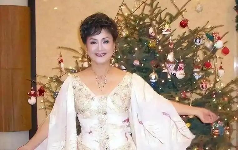 李谷一的“女儿”曝光，原来是我们熟悉的歌手，连续多年登上春晚