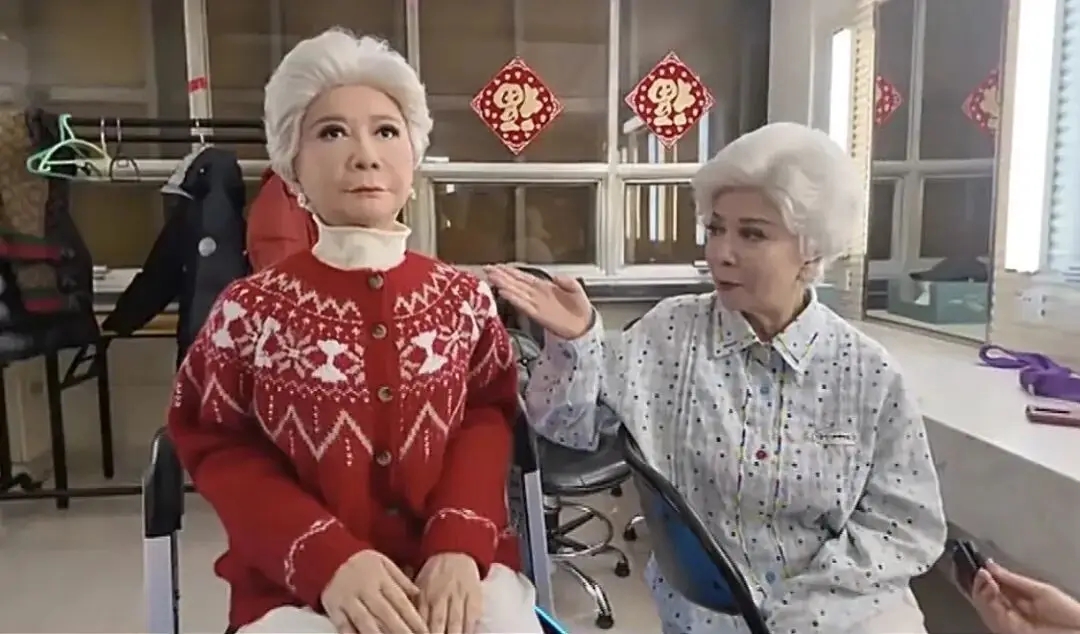 炸裂！蔡明仿生人45天紧急制成，知情人透内幕，后台都被围观了