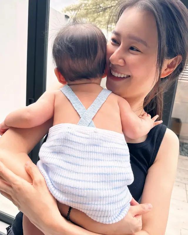 萧正楠黄翠如为儿子庆祝1岁生日，家中举办小型生日会