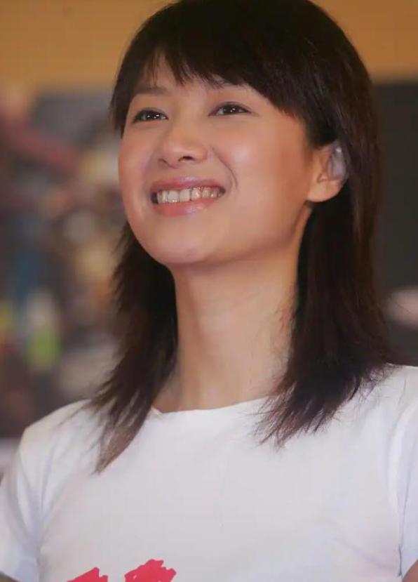 抢走王朔，睡遍京圈，定居国外9年的“坏种”徐静蕾，成最终赢家