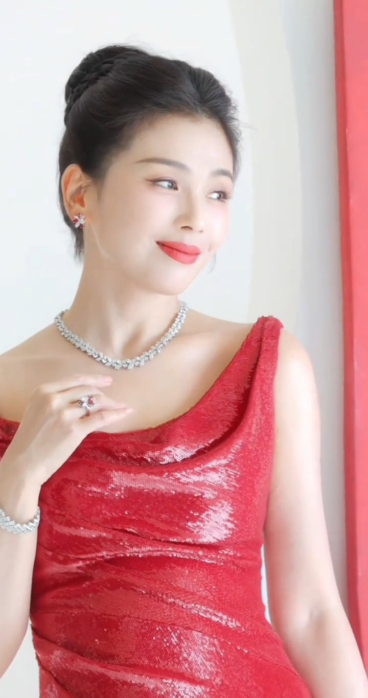 刘涛品牌代言美照，顶级韵味阿姨，真让人着迷