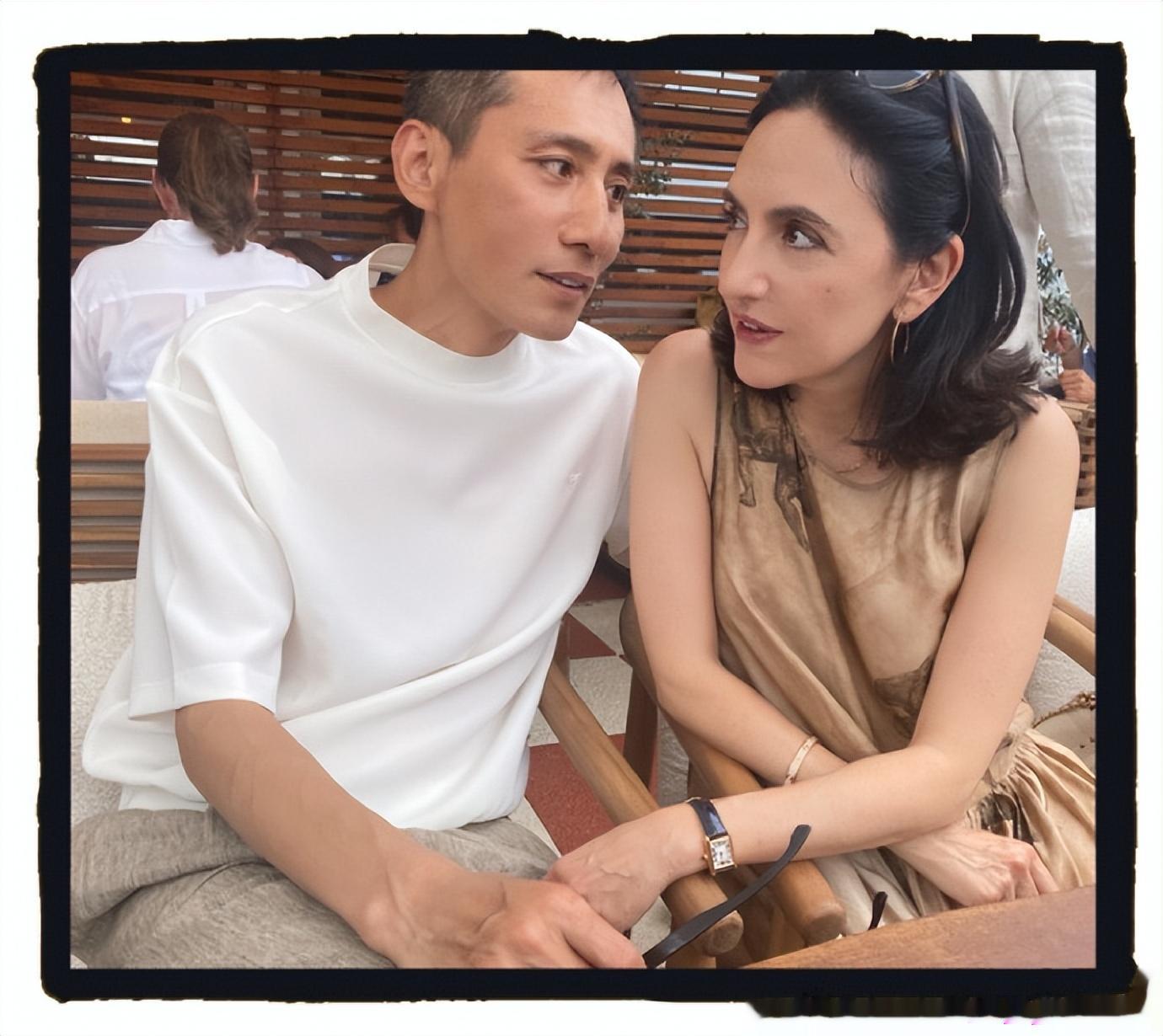 刘烨48岁生日！安娜晒全家福甜蜜表白，一双儿女长大了全是高颜值