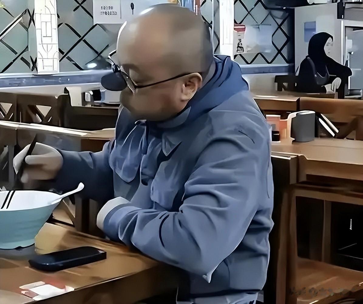 窦靖童：我妈钱多到用不完，但穷苦潦倒的爸爸，成了我如今的心病