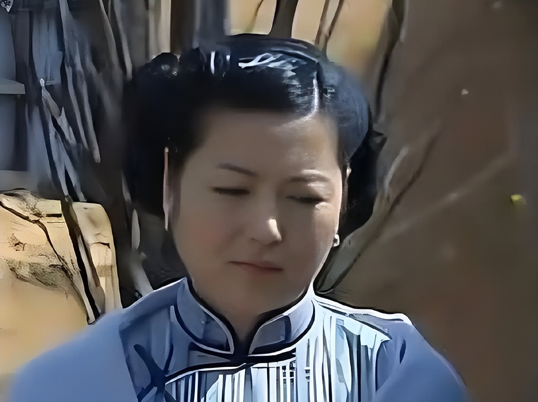 55岁王茜华现状：为小丈夫高龄生子，身材走样，参加婚礼无人识！