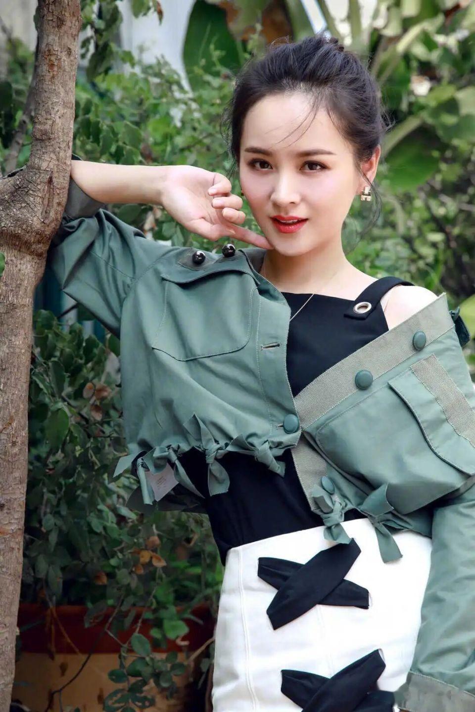 邓莎官宣“解绑”14年婚姻：告别丧偶式困境，40岁重启人生