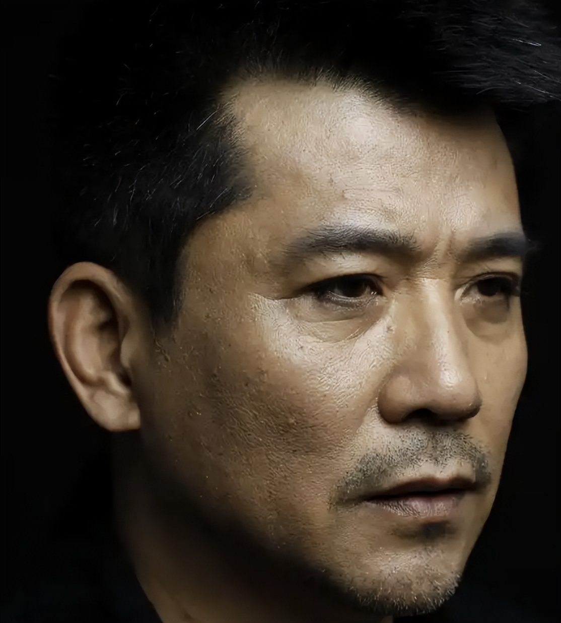 他因长得太帅,被张艺谋拒绝,结婚40年无绯闻,如今70岁无儿无女