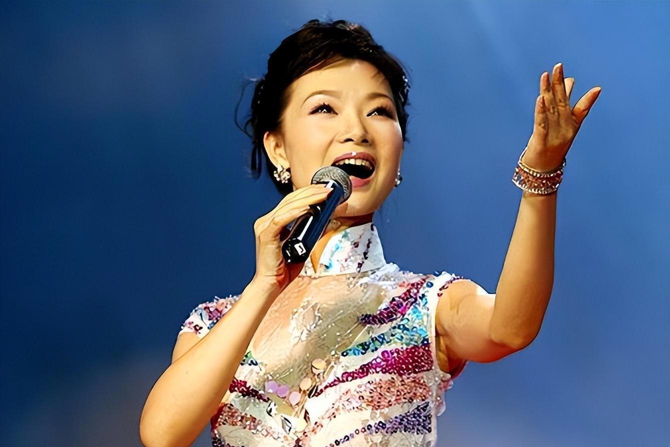 男友病逝后悲伤欲绝,54岁单身无儿无女,如今吕薇后悔了吗