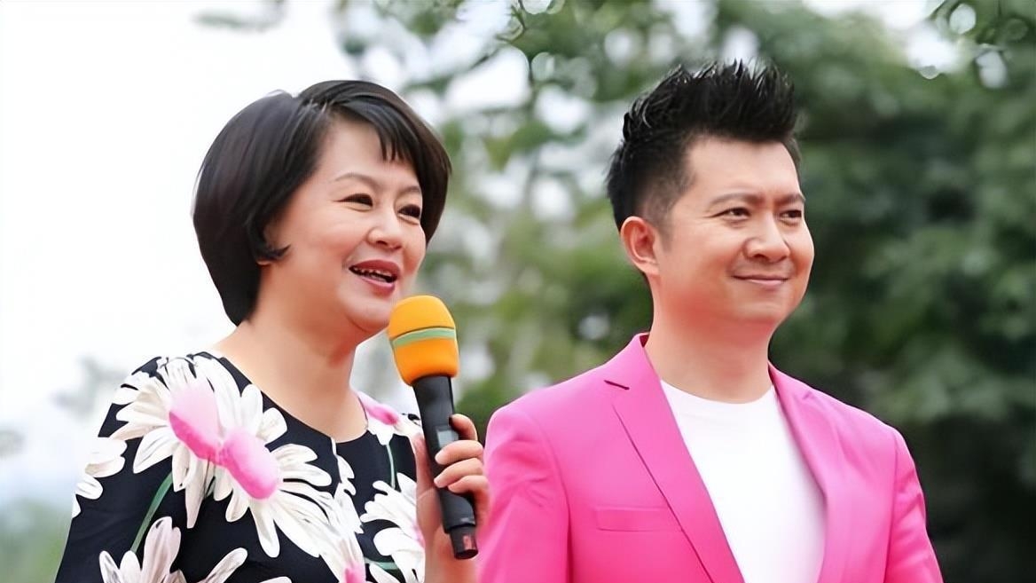 鞠萍姐姐官宣退休，42年央视生涯落幕，退休金数额却引发热议！