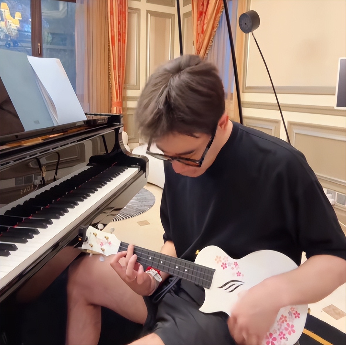 国家出手，京圈富少被判入狱，牵连商界大佬，与童瑶关系早有真相