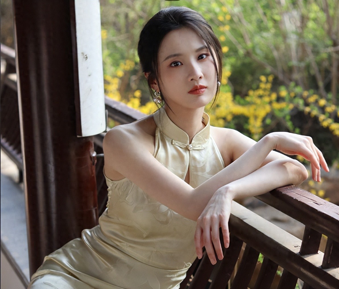 没资源，没热度，32岁“谋女郎”处境尴尬，只能与47岁于正演情侣