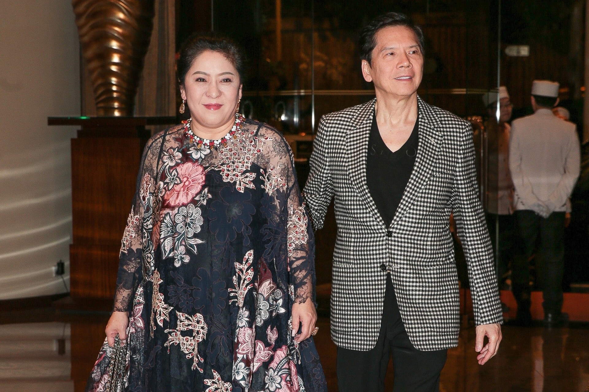 向太称被向佑亏光几百万，控诉儿子心态扭曲，躺平等继承百亿家产