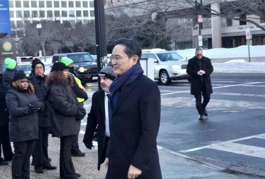 三星家族大合体！李富真挽学霸儿子现身，小公主李元珠是颜值担当