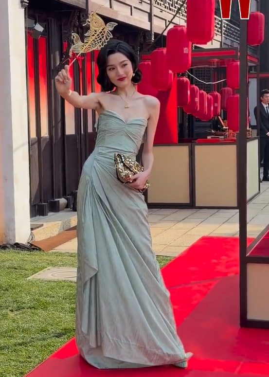 上海这一天：杨紫扛住了镜头，宋祖儿土出新花样，却被孙俪惊艳了