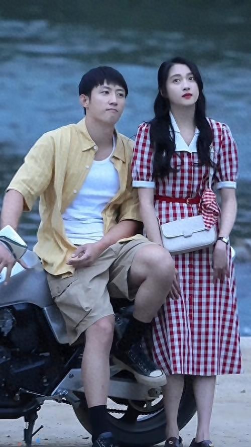 当28岁关晓彤遇上33岁黄景瑜,我才终于明白,为何说CP感是门玄学