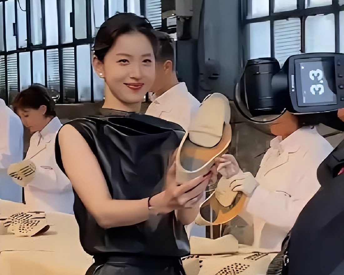 刘强东的老婆章泽天，生了3个娃还能保持这身材，确实厉害