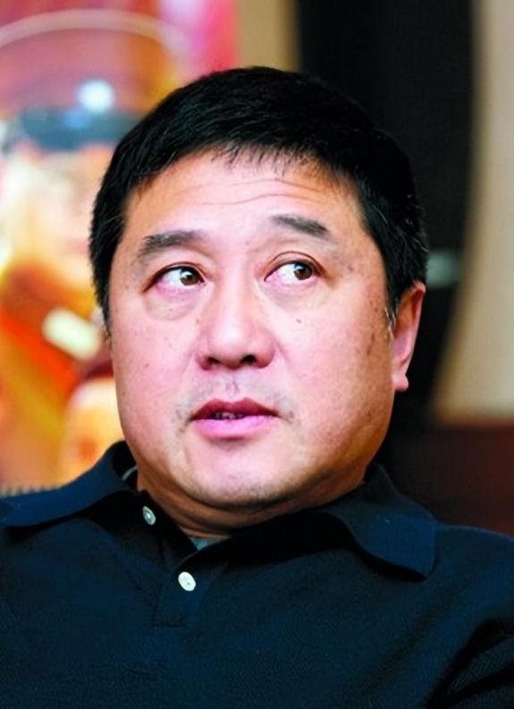 因梅婷选择离婚，68岁孤身一人的叶大鹰，如今过上了另一种生活