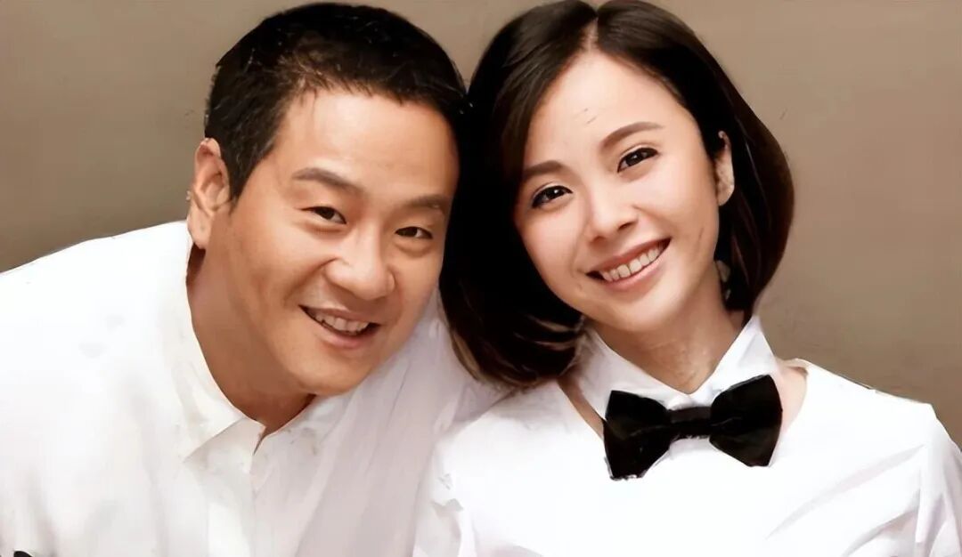 杨若兮19岁爱上大23岁刘威，苦等7年遭抛弃！如今46岁撞脸蔡明