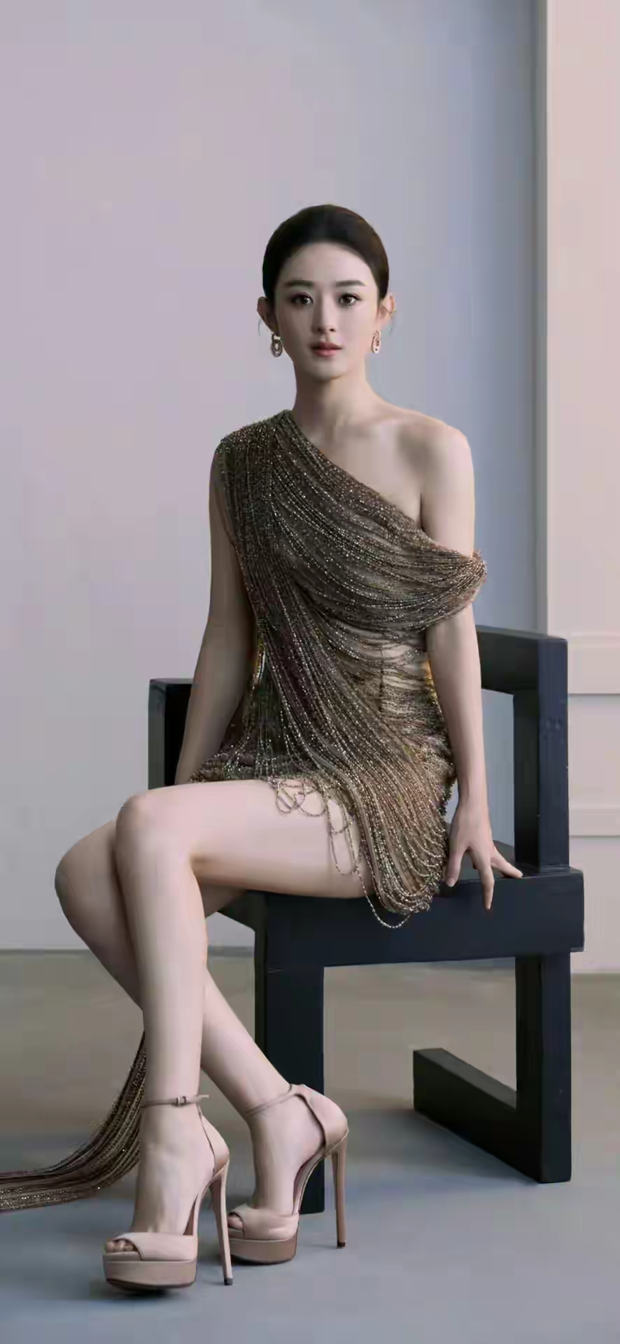 赵丽颖黑白双杀！白裙仙颜封神，黑裙气场全开美到窒息