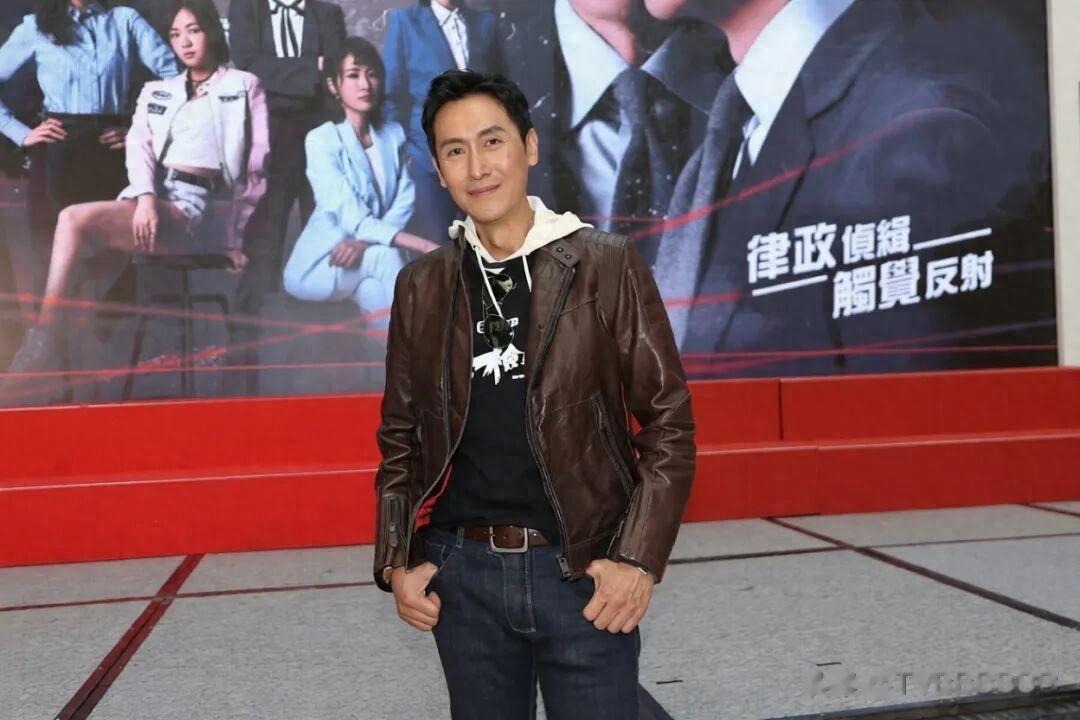 否认退休不拍戏！57岁TVB视帝携新剧亮相，儿子曾与同性传绯闻