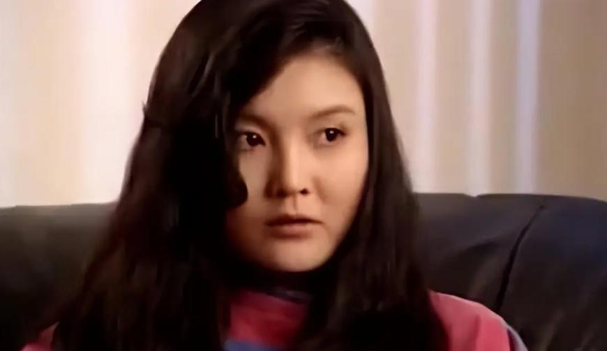 她11岁被导演看中，与名导同居多年被抛弃，如今复出却无人问津！