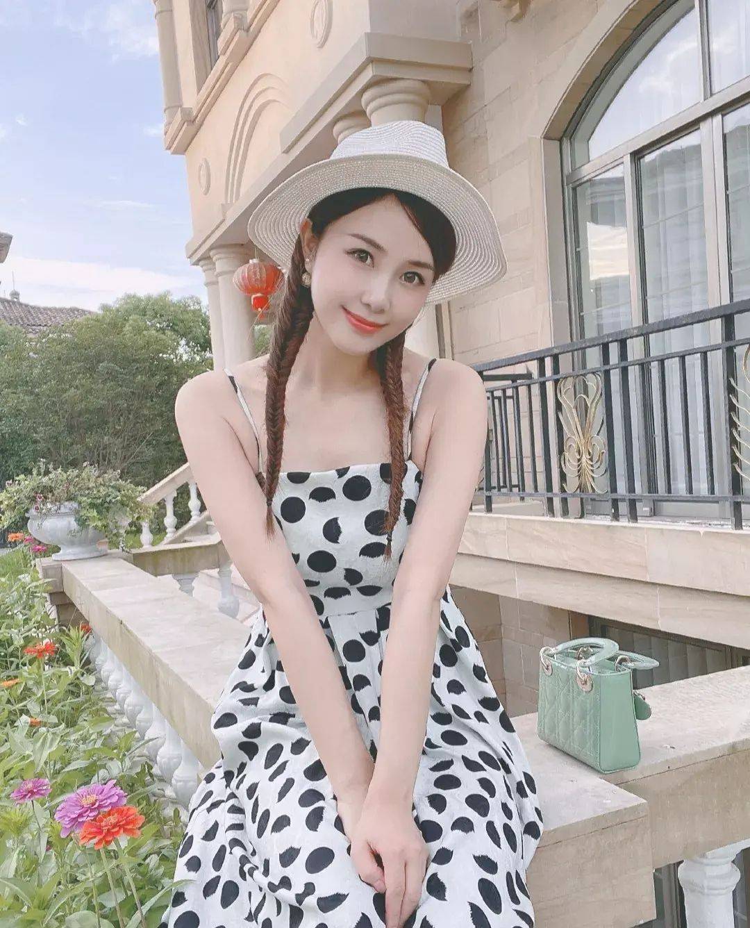 曾是上海美女主持，炮轰张雨绮拿自己女儿作秀，现自己创业当老板