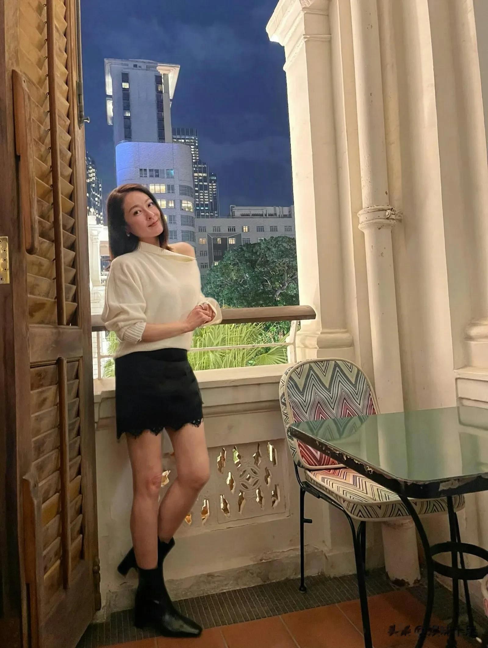 周慧敏前情敌 47岁最美配角被疑豪门阔太？近照曝光冻龄身材状态好