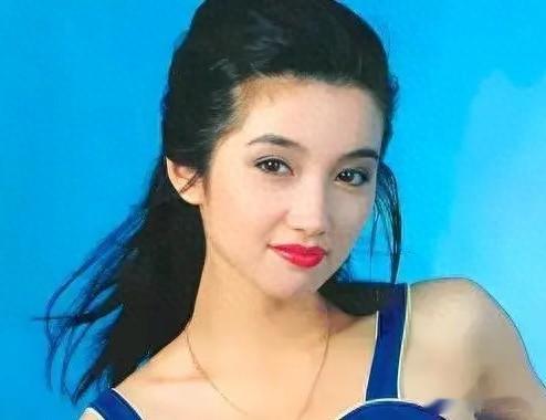 网友评价颜丙燕是女星身材风景线，一直深藏不露，性格好温柔啊