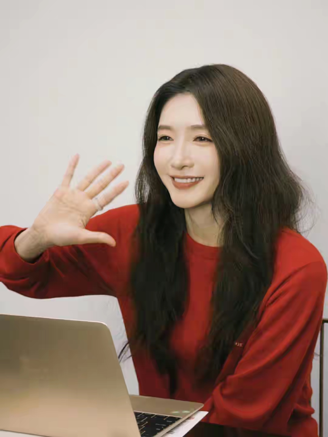 穿红衣的江疏影