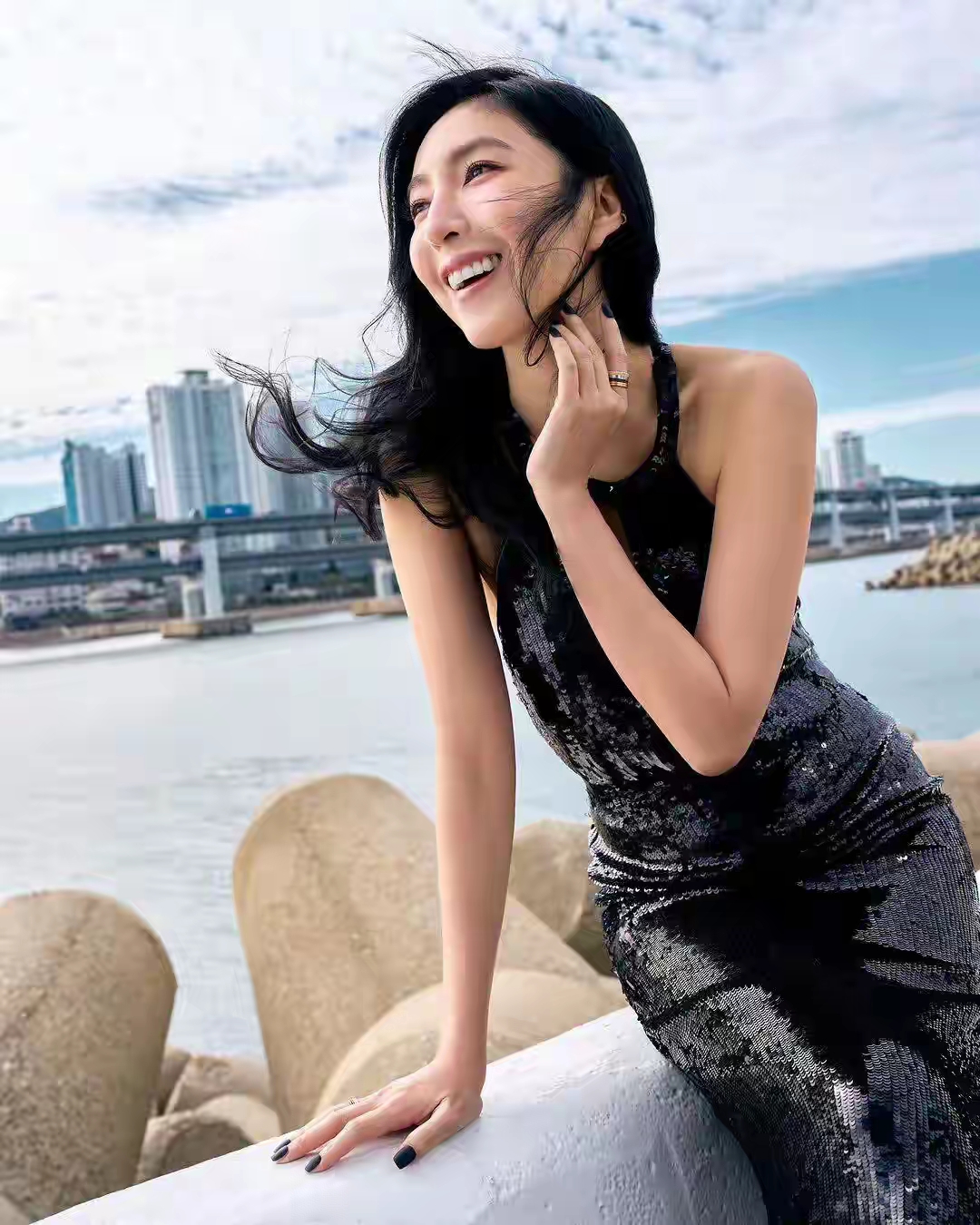 杨谨华御姐气场全开，美到让人挪不开眼