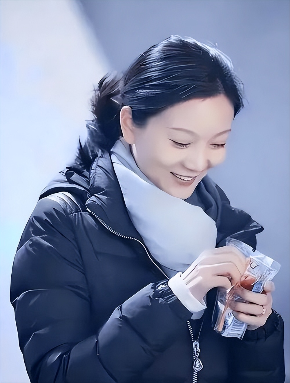 婆婆没了，艺谋老了，孩子成才了，如今44岁的陈婷，终于苦尽甘来