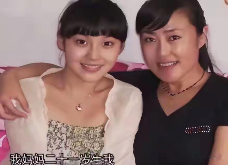 从小被父亲抛弃，母亲卖饺子抚养张佳宁，成名后生父竟跑来认亲