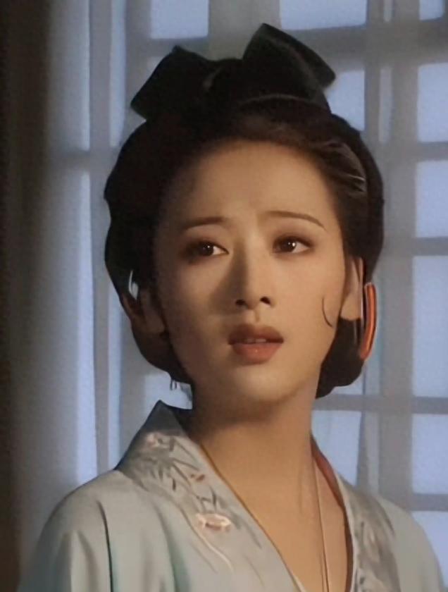 经超夫妇爬山被偶遇，素颜帅气很清爽，小李琳发福状态老气