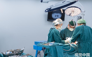 12年前把150万交给闺蜜炒美股，结果公司破产；如今儿子急需手术费，她翻出那张美股单据愣住了