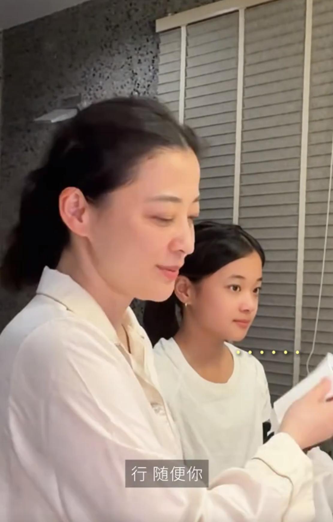 梅婷带儿女下地干活，还和女儿一起护肤，12岁快快比妈妈还会打扮