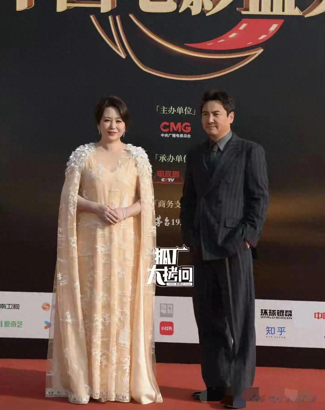 这红毯 丑哭了！周冬雨疯狂露背 马丽比沈腾还胖，章子怡穿成松紧带