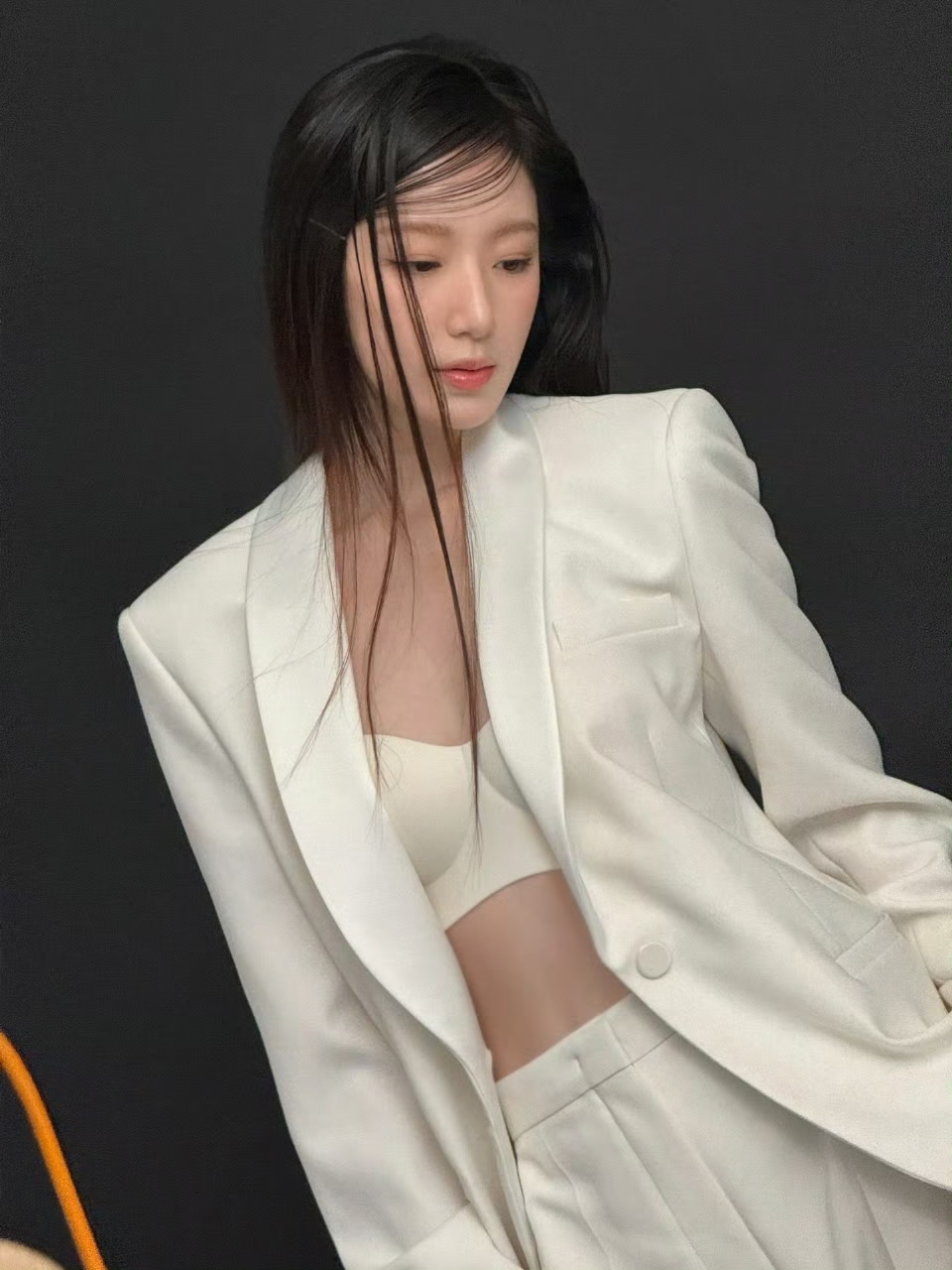 叶舒华 白色西服套装