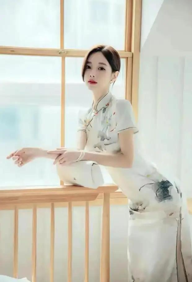 孙允珠旗袍写真一出场，东方韵味直接封神！
