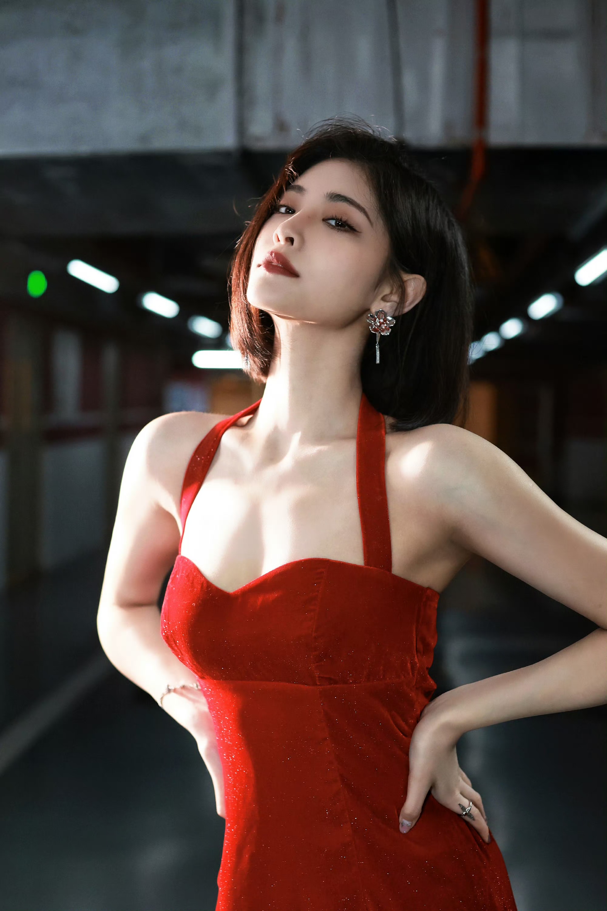 许佳琪 真的很舒服这种艳丽的色彩 明媚又火辣